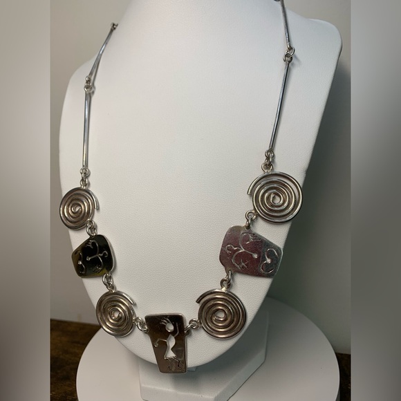 Vintage Rare Sterling Silver Spiral & Cut-Out Abstract Silpada-Like Necklace - Picture 4 of 16
